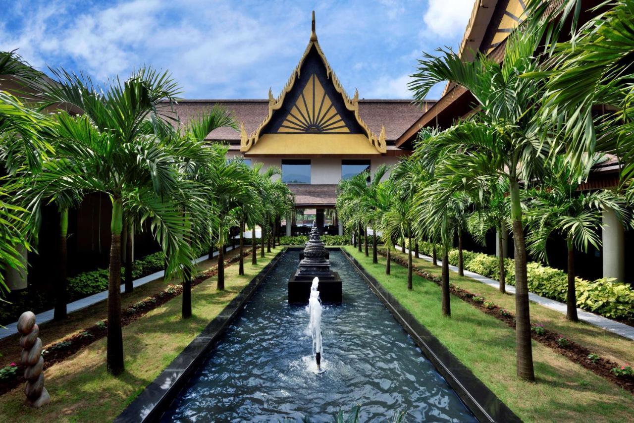 Radisson Blu Plaza Resort & Convention Centre 카르자트 외부 사진 The Royal Thai Spa