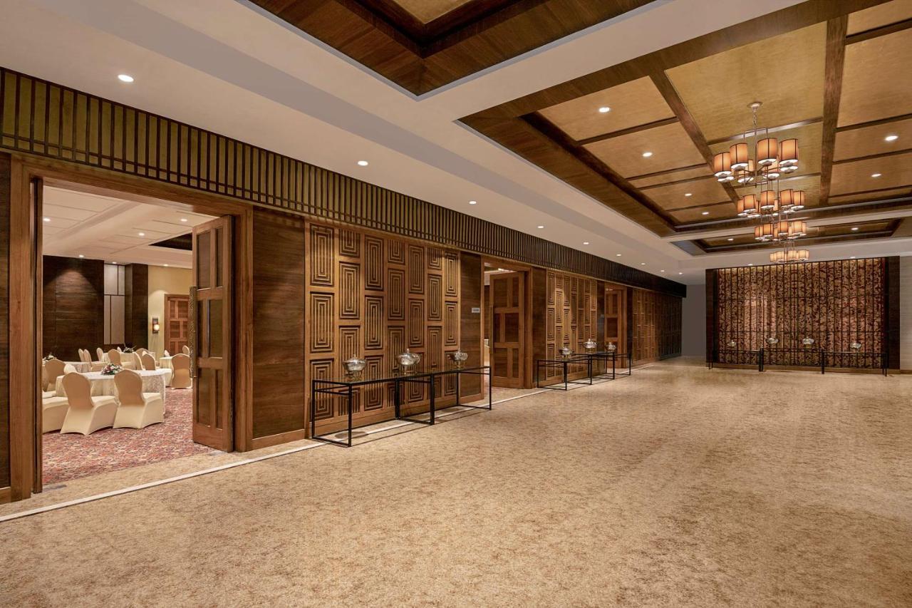 Radisson Blu Plaza Resort & Convention Centre 카르자트 외부 사진 The Grand Ballroom