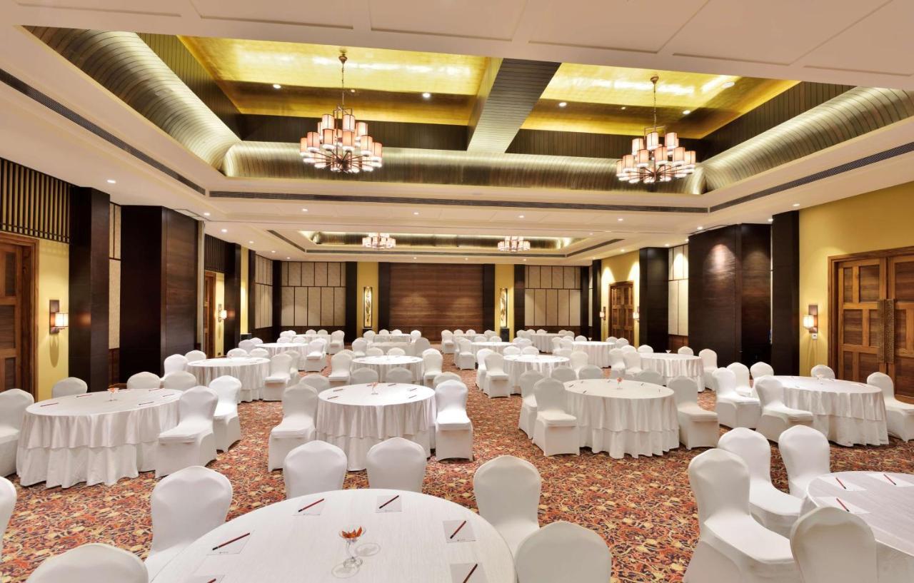 Radisson Blu Plaza Resort & Convention Centre 카르자트 외부 사진 The Grand Ballroom