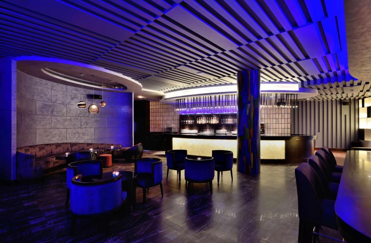 Radisson Blu Plaza Resort & Convention Centre 카르자트 외부 사진 The bar at the 101 bar