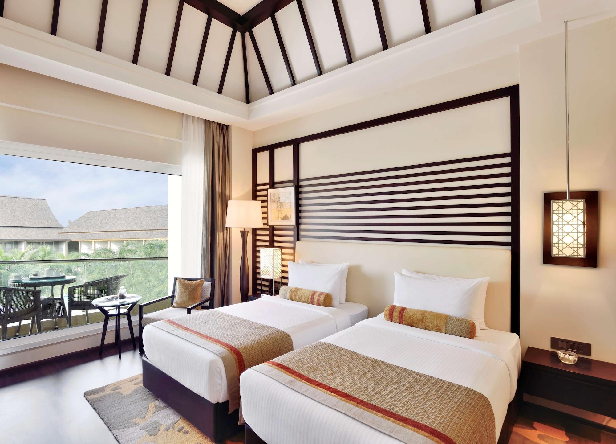 Radisson Blu Plaza Resort & Convention Centre 카르자트 외부 사진