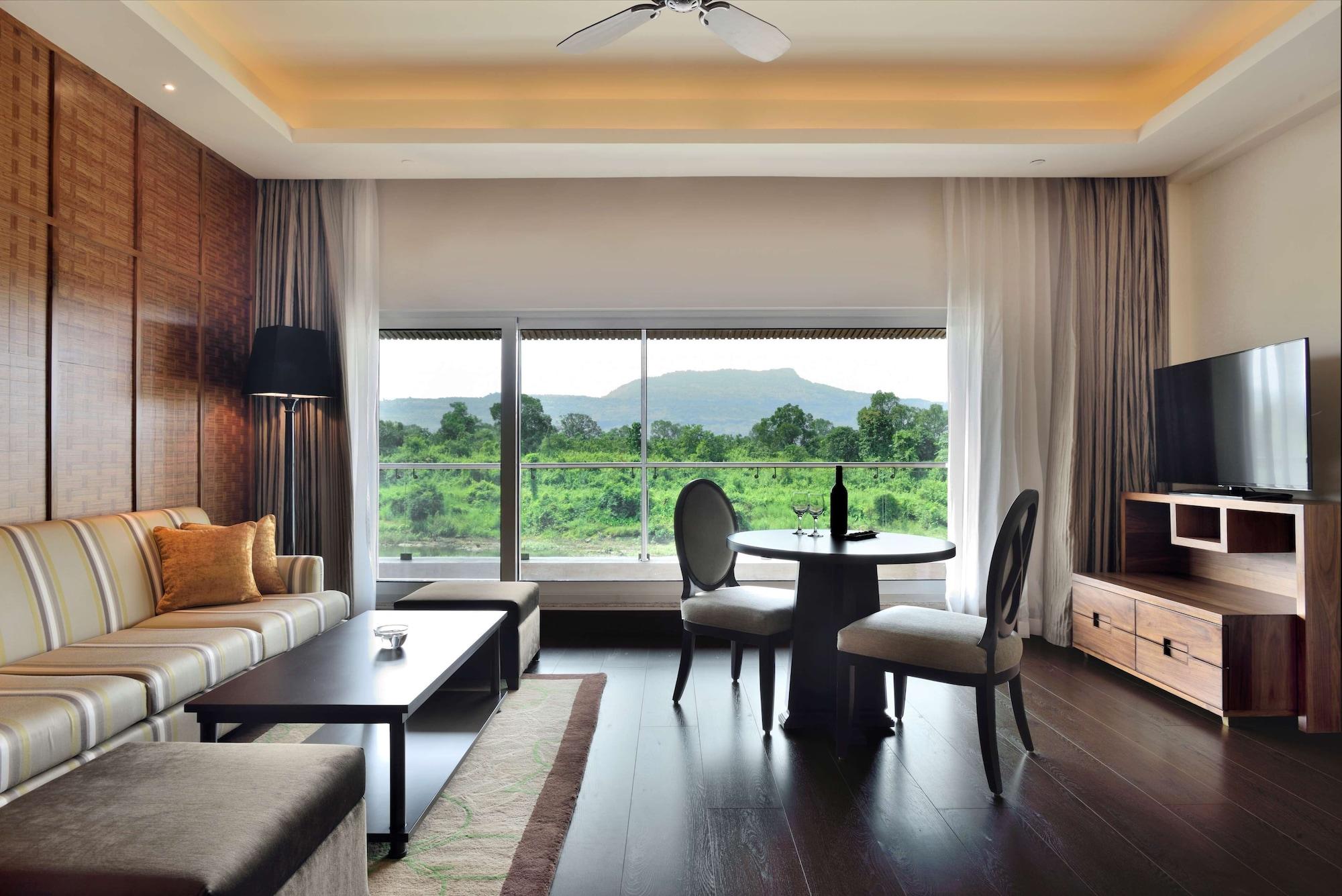 Radisson Blu Plaza Resort & Convention Centre 카르자트 외부 사진 A living room at the hotel