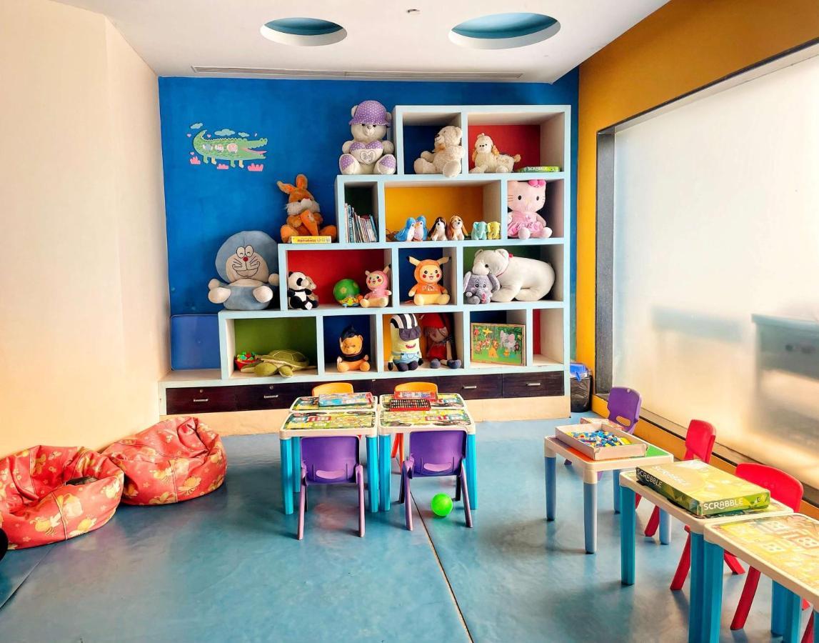 Radisson Blu Plaza Resort & Convention Centre 카르자트 외부 사진 The Playroom