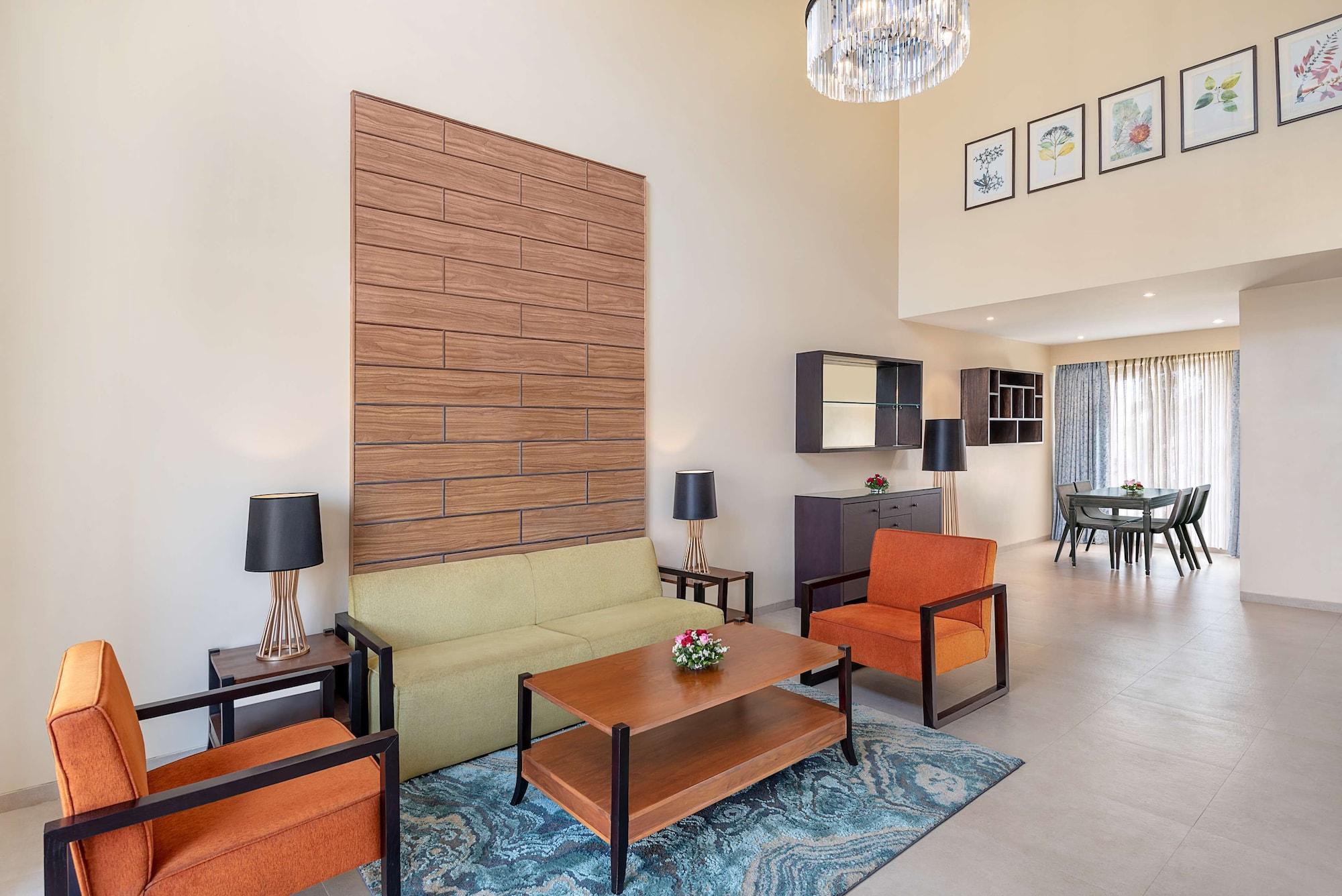 Radisson Blu Plaza Resort & Convention Centre 카르자트 외부 사진 Living room