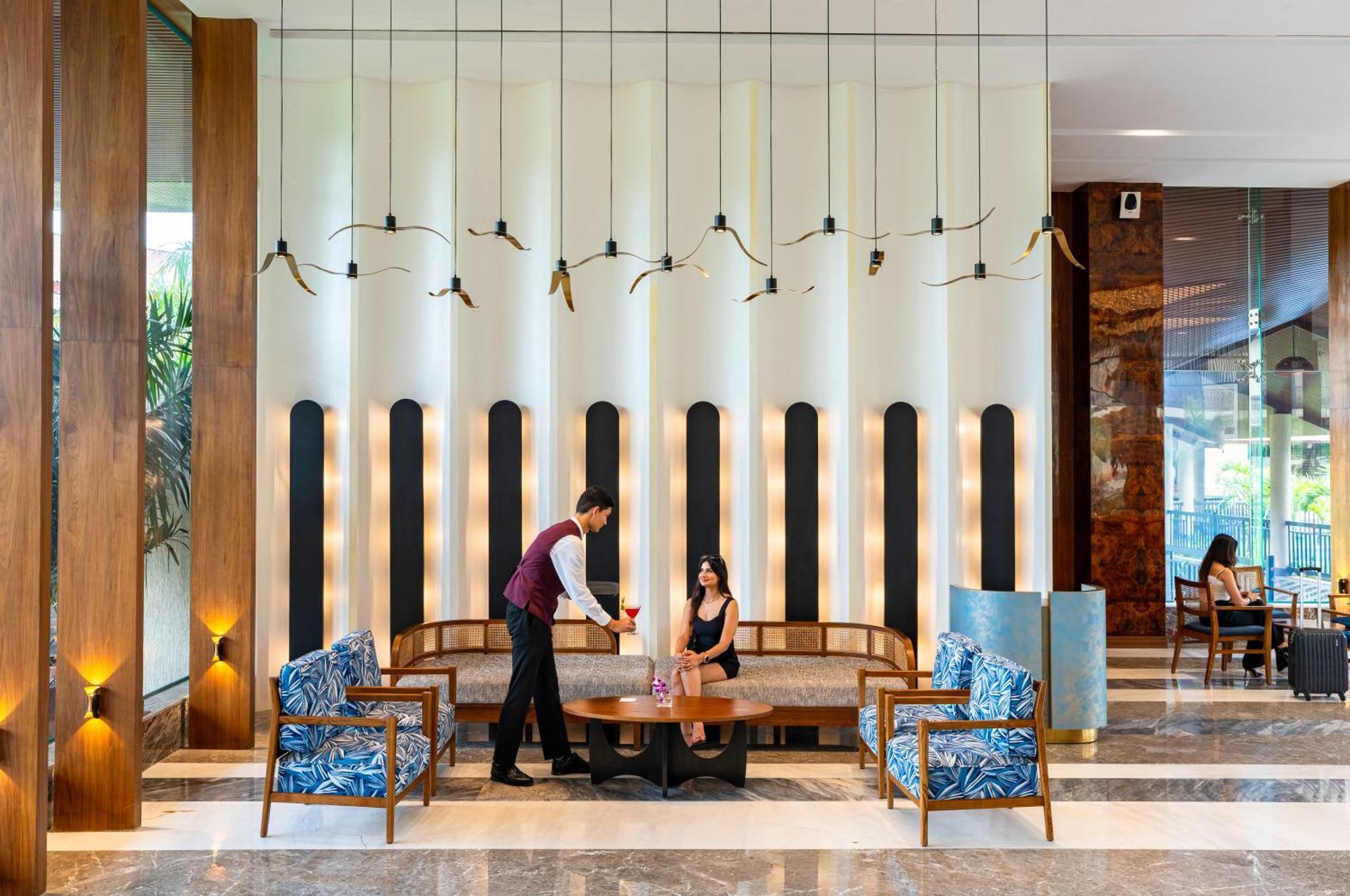 Radisson Blu Plaza Resort & Convention Centre 카르자트 외부 사진 Lobby