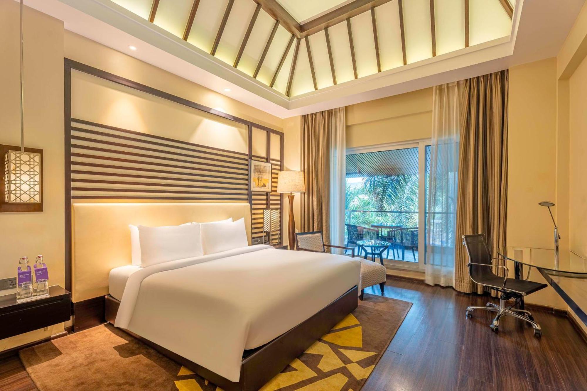 Radisson Blu Plaza Resort & Convention Centre 카르자트 외부 사진 Deluxe Room