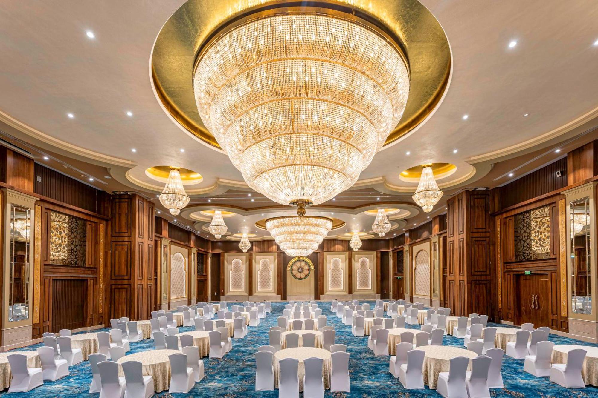 Radisson Blu Plaza Resort & Convention Centre 카르자트 외부 사진 The Grand Ballroom