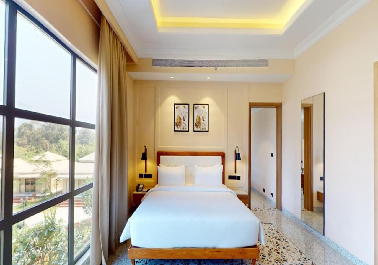Radisson Blu Plaza Resort & Convention Centre 카르자트 외부 사진